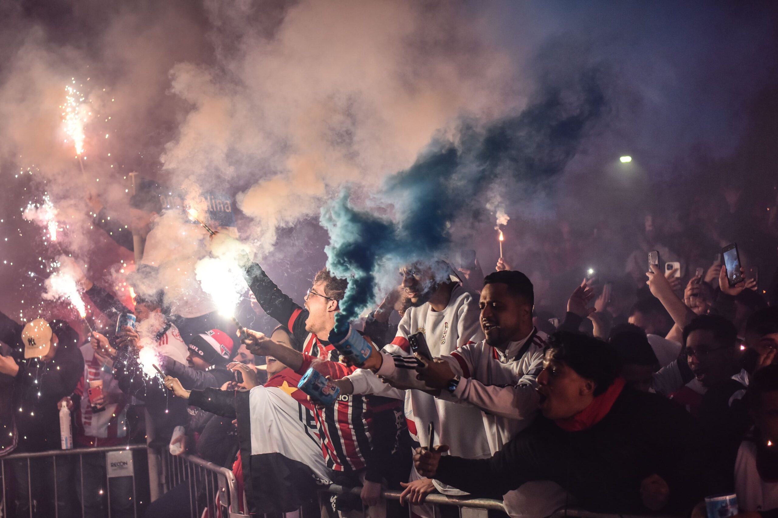 Torcida do São Paulo faz linda homenagem a Izquierdo; assista
