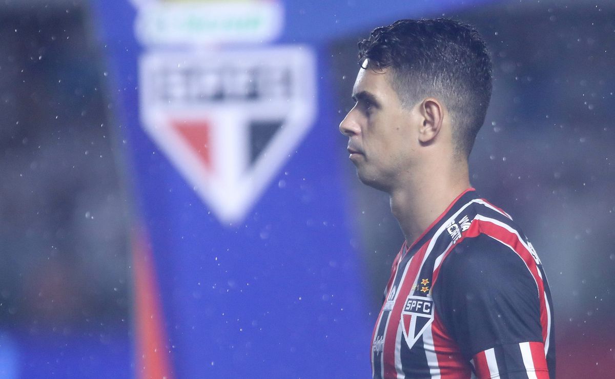 São Paulo: Oscar pode voltar contra o Palmeiras, mas futuro de Luiz Gustavo é incerto